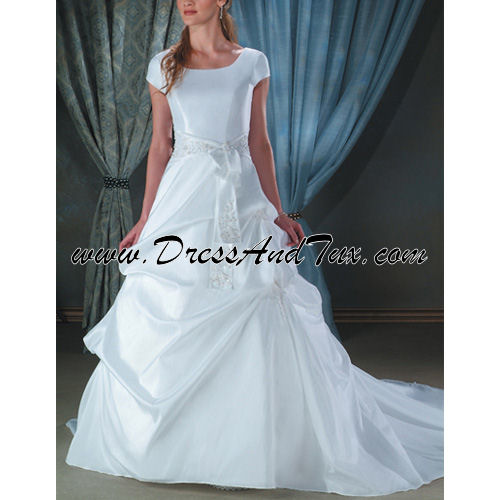 Wavy Modest Wedding Dress (Amaryllis D11)